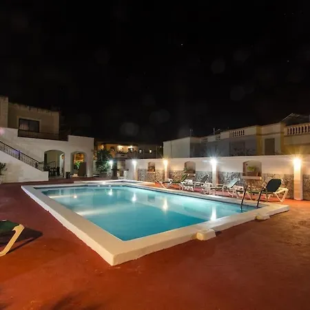 Djukel With Pool